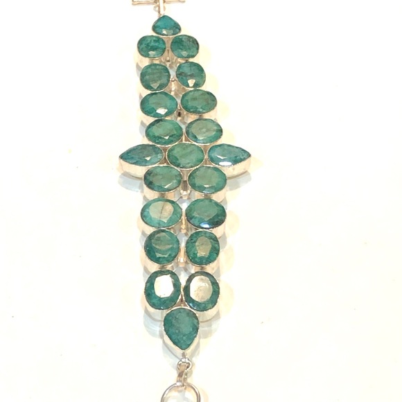 Gorgeous Emerald Quartz Bracelet set in Silver - Picture 2 of 5